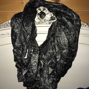 Pretty shimmer black scarf